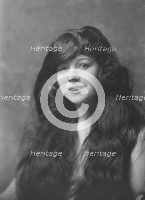Miss La Rue, portrait photograph, 1918 May. Creator: Arnold Genthe.