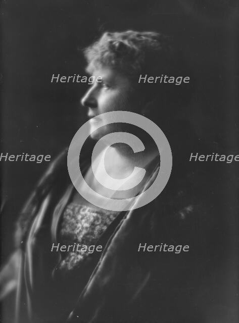 Brackett, Edgar L., Mrs., portrait photograph, 1917 Oct. 10. Creator: Arnold Genthe.