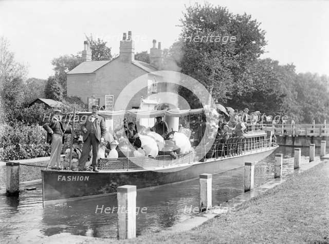 Cleeve Lock, Goring, Oxfordshire, c1860-c1922. Artist: Henry Taunt
