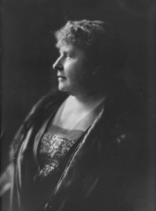 Brackett, Edgar L., Mrs., portrait photograph, 1917 Oct. 10. Creator: Arnold Genthe.