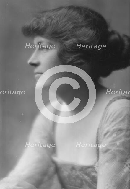 MacKenzie, Cameron, Mrs., portrait photograph, 1914 Sept. 14. Creator: Arnold Genthe.