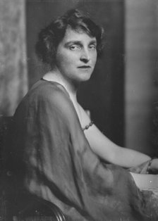 Mrs. Thomas Moore, portrait photograph, 1917 Dec. 13. Creator: Arnold Genthe.
