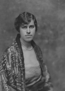 Seton, H., Miss, portrait photograph, 1916 Mar. 24. Creator: Arnold Genthe.