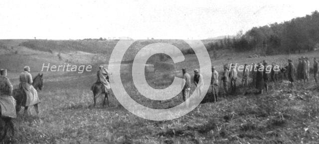 'Le roi Pierre de Serbie, sur le front Nord, visitant ses soldsts qui travaillaient a des..., 1915. Creator: R. Marianovitch.
