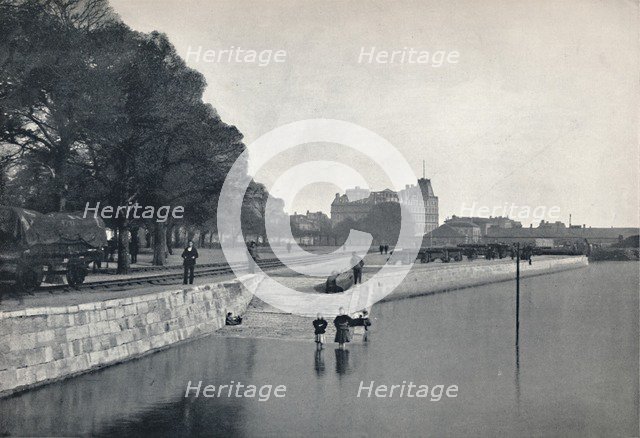 'Southampton - The Platform', 1895. Artist: Unknown.