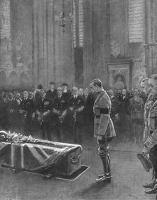 'Le "Combattant Inconnu" Britannique; a Westminster: le roi George V et, derriere lui, ses...1920. Creator: Georges Bertin Scott.