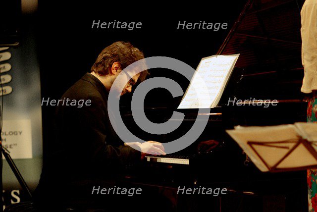 Tom Cawley, pianist, The Ship, Sevenoaks, Kent.  Artist: Brian O'Connor