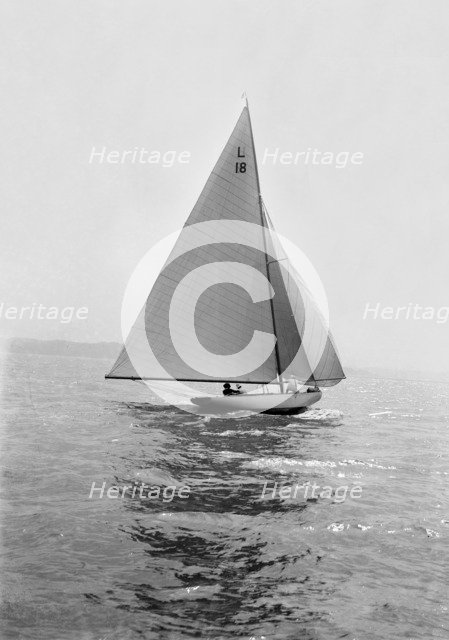 The 6 Metre yacht 'Peterkin', 1914. Creator: Kirk & Sons of Cowes.