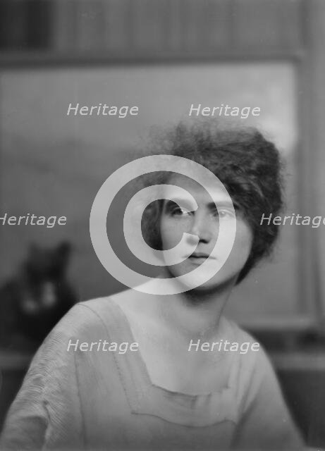 Smalbach, Beth, Miss, portrait photograph, 1916. Creator: Arnold Genthe.