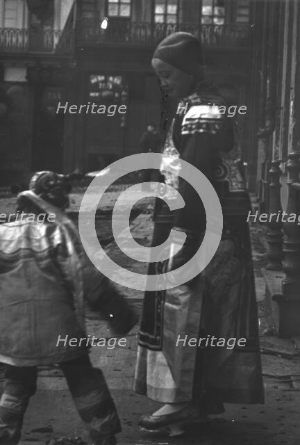 Dressed for a formal visit, Chinatown, San Francisco, between 1896 and 1906. Creator: Arnold Genthe.