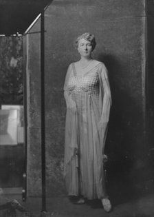 Mrs. Davis A. Ireland, portrait photograph, 1917 Dec. 29. Creator: Arnold Genthe.