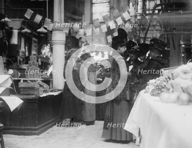 Housewives league at Washington Market, between c1910 and c1915. Creator: Bain News Service.