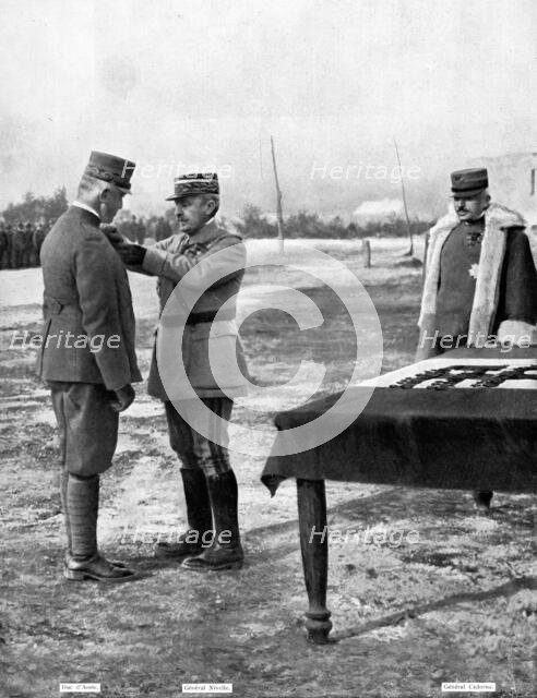 'Sur le Front Italien; Visitant le front italien, le 4 fevrier 1917, le general Nivelle decore..., 1 Creator: Unknown.