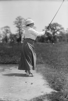Mrs. L.O. Cameron - Playing Golf, 1913. Creator: Harris & Ewing.