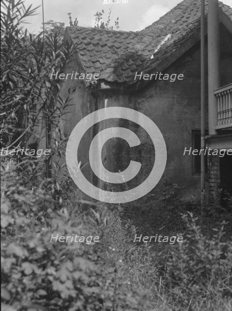 Powder magazine, Charleston, South Carolina, between 1920 and 1926. Creator: Arnold Genthe.