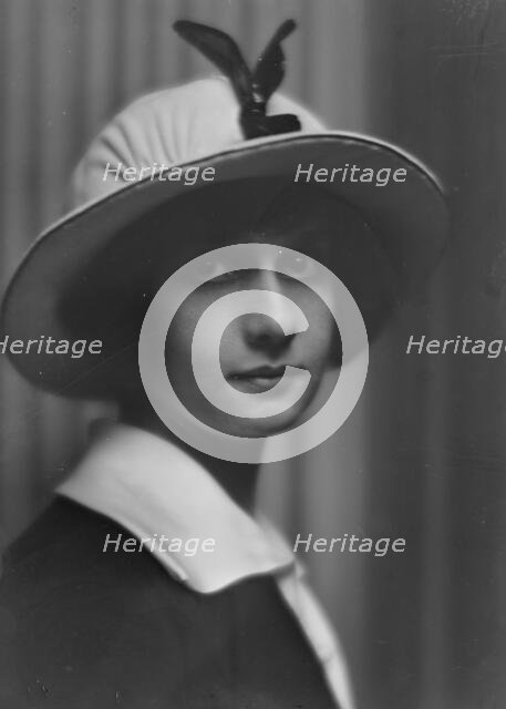 Ives, Charlotte, portrait photograph, 1913. Creator: Arnold Genthe.