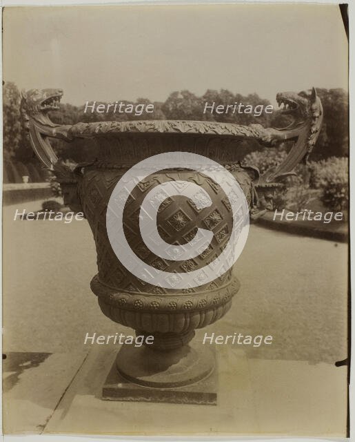 Versailles, Vase par Ballin, 1905. Creator: Eugene Atget.