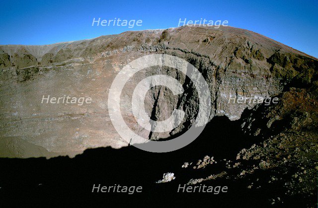 View of the crater of Mt Vesuvius. Artist: Unknown