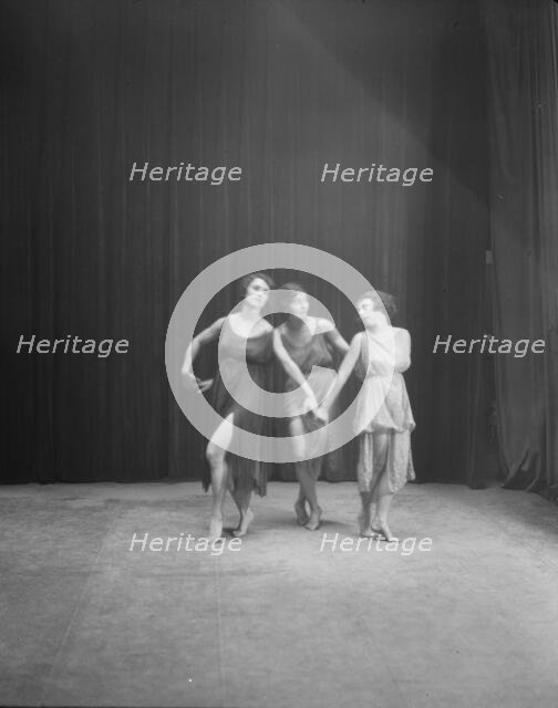 Elsie Dufour dancers, between 1918 and 1920. Creator: Arnold Genthe.