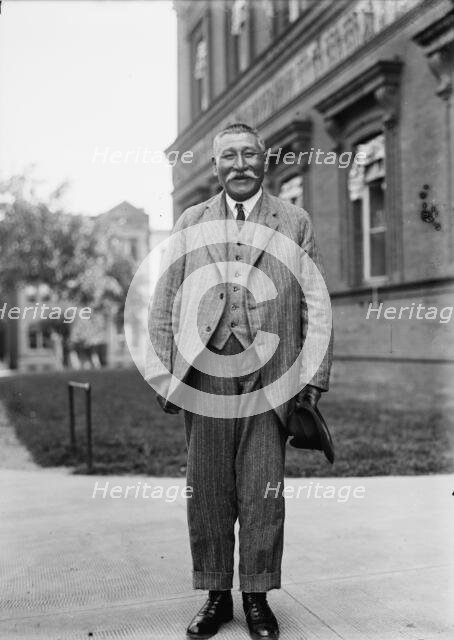 Indians, American - Spo Pee, 1913. Creator: Harris & Ewing.