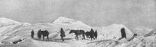 'La tragique retraite Serbe; Au sommet du colde Tchakor, avant la descente sur..., 1915 (1924). Creator: Samson Tchernoff.