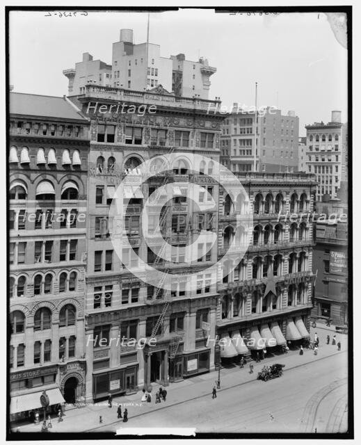 Union Square, New York, N.Y., between 1900 and 1915. Creator: Unknown.
