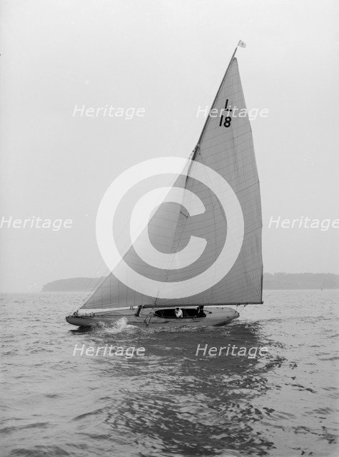 The 6 Metre yacht 'Peterkin', 1914. Creator: Kirk & Sons of Cowes.