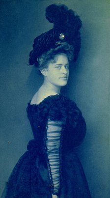 Miss Mary Olmsted(?) Clarke, half-length portrait, standing, facing right, c1903. Creator: Frances Benjamin Johnston.