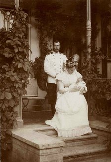Tsar Nicholas II and Empress Alexandra Fyodorovna with their second daughter, Grand Duchess Tatyana,