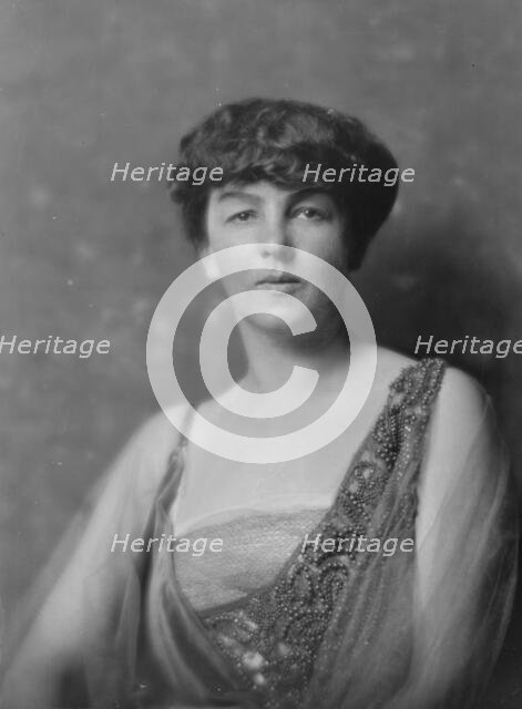 White, G.W., Mrs., portrait photograph, 1916 or 1917. Creator: Arnold Genthe.