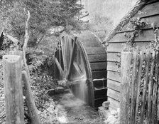 Waterwheel, Old Mill, Chipping Campden, Gloucestershire, 1900. Artist: Henry Taunt.