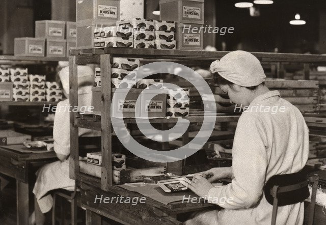 Women packing Dairy Box chocolates, Rowntree factory, York, Yorkshire, 1948. Artist: Unknown