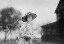 Cigarette girl, Governor's Isl'd [i.e., Island], between c1910 and c1915. Creator: Bain News Service.