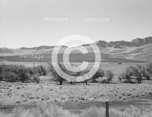 U.S. 99, on ridge over Tehachapi Mountains, 1939. Creator: Dorothea Lange.