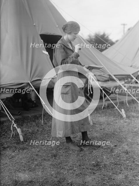 Woman's National Service School, Under Woman's Section, Navy League, Elizabeth Harding, 1916. Creator: Harris & Ewing.