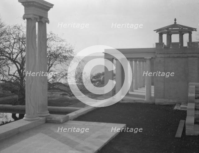 Untermeyer [i.e. Untermyer] garden, 1917 Creator: Arnold Genthe.