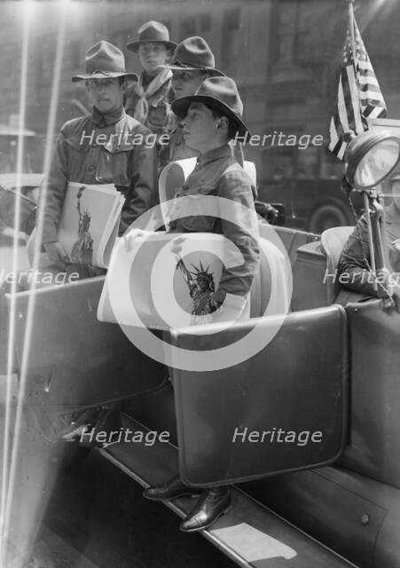 Boy Scouts as bond workers, 1917. Creator: Bain News Service.