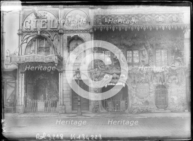 Facade of the cabarets "Le Ciel" and "L'Enfer", Boulevard de Clichy, 1909. Creator: Agence Rol (1904-1937).