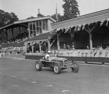 Alfa Romeo Monza of Kenneth Evans racing at Crystal Palace, London, 1939. Artist: Bill Brunell.