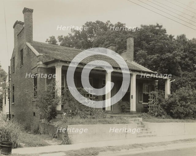 Small house, 609 Jefferson Street, Natchez, Adams County, Mississippi, 1938. Creator: Frances Benjamin Johnston.