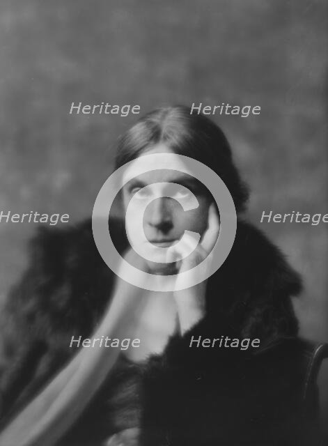 Roberts, Mary, Mrs., portrait photograph, 1915. Creator: Arnold Genthe.