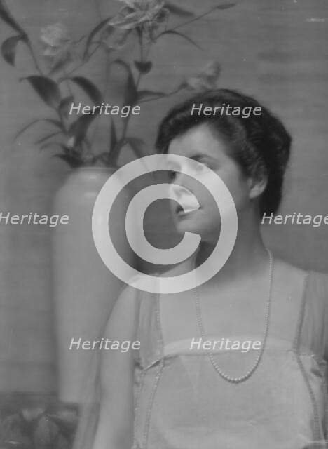 Beecher, Janet, Miss, portrait photograph, 1915 Mar. 1. Creator: Arnold Genthe.