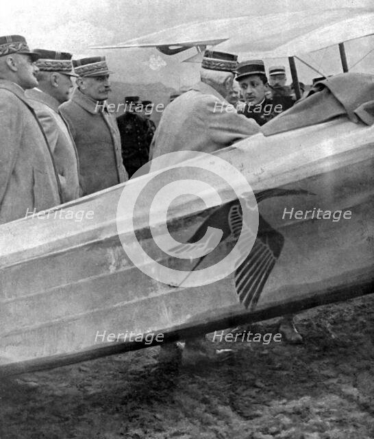 ''Combat Aerien; Guynemer, Capitaine de la Veille, recoit le 19 fevrier 1917 la visite..., 1917. Creator: Unknown.