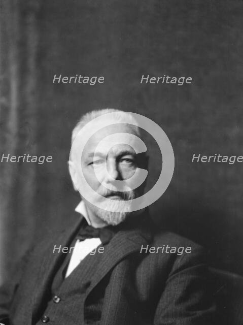 Reuter, Carl, Dr., portrait photograph, 1928 Oct. 30. Creator: Arnold Genthe.