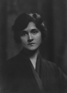 Stewart, M., Miss (Horton), portrait photograph, 1916. Creator: Arnold Genthe.
