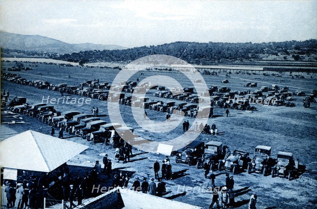 Parking of vehicles on the Autódromo Nacional de Terramar in Sitges, 1922.
