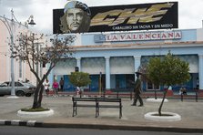 Sign 'advertising' the bravery of Che Guevara overlooking the pedestrian area, Cienfuegos, Cuba,2024 Creator: Ethel Davies.