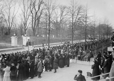 Crowd at White House, between c1910 and c1915. Creator: Bain News Service.