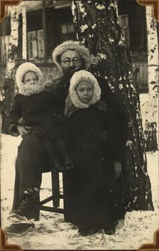 Colonist Vaisman with the Van Smeer Children, 1927. Creator: Unknown.