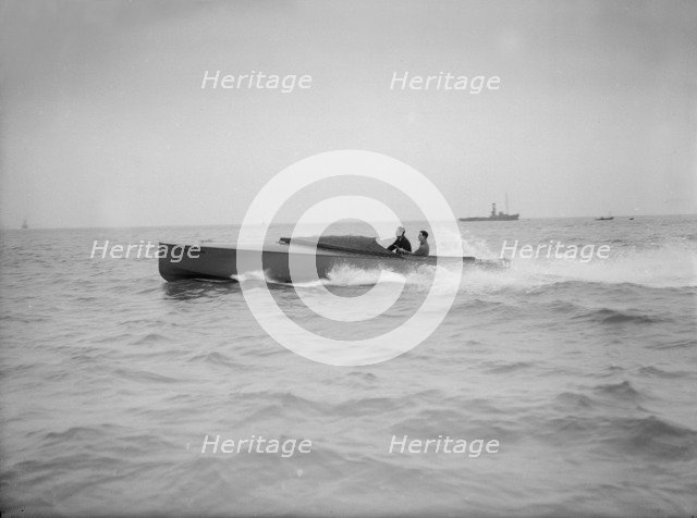The hydroplane 'Columbine' under way. Creator: Kirk & Sons of Cowes.